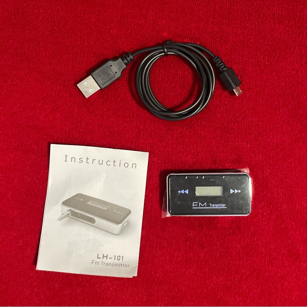NEW LH-101 Black Car FM Transmitter with Charging Cable